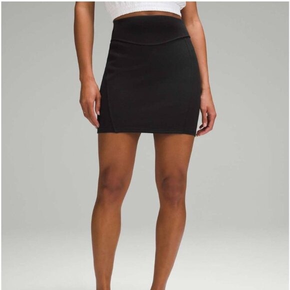NWT Lululemon Scuba High-Rise Mini Skirt Sz Small In Black - Picture 1 of 10